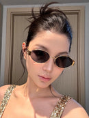 Óculos de sol ovais de metal estilo antigo Qian retrô, proteção solar feminina, armação pequena sofisticada, estilo Hong Kong, formato côncavo