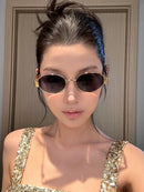 Óculos de sol ovais de metal estilo antigo Qian retrô, proteção solar feminina, armação pequena sofisticada, estilo Hong Kong, formato côncavo